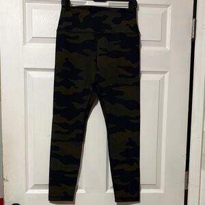 PINK Victoria's Secret Camouflage Ultimate Leggings -Black and Green